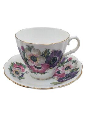Queen Anne Teacup & Saucer Set Bone China England Floral Gold Trim Vintage